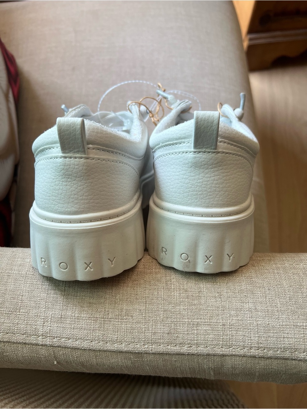 Roxy White Casual Lace-Up Women's Sneakers brand New Size 10